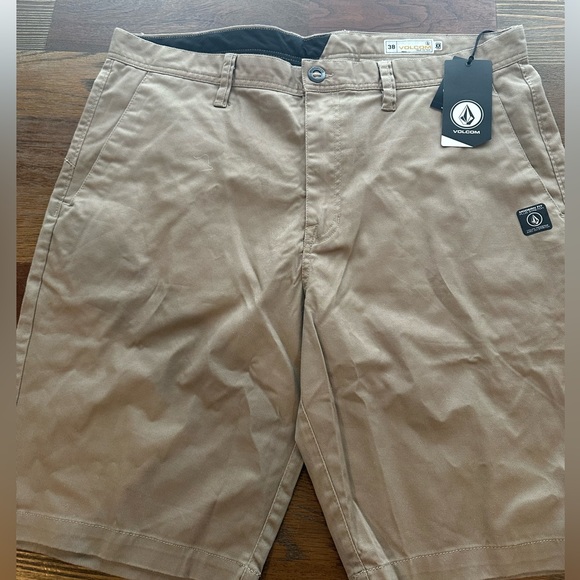 NWT khaki shorts - Picture 4 of 5